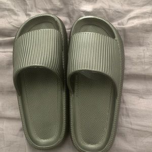 Black Pillow Slippers